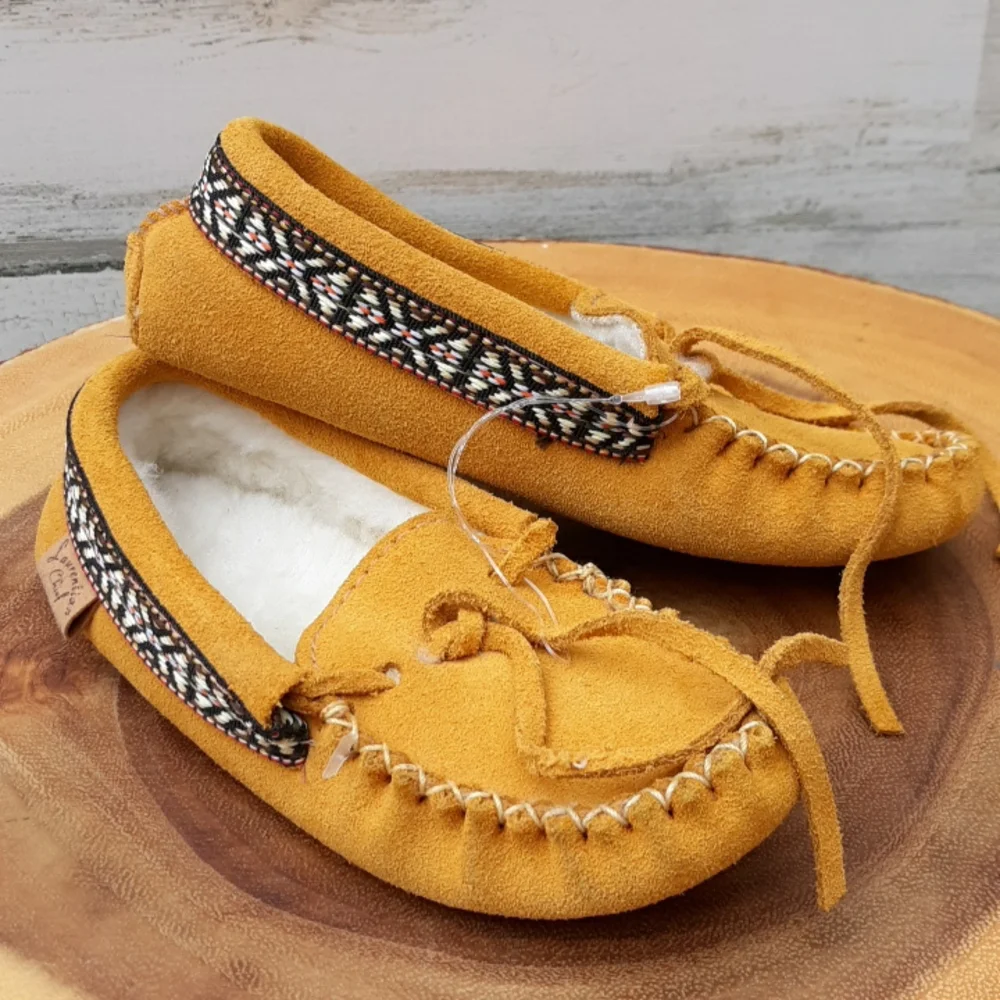 NWOT LAURENTIAN CHIEF MOCCASINS